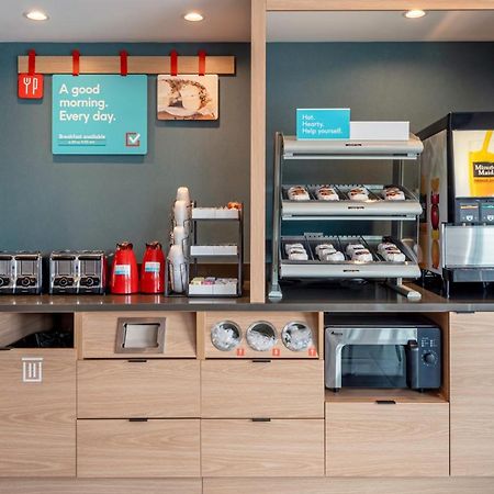 Avid Hotels Milwaukee West - Waukesha By Ihg Pewaukee Eksteriør bilde