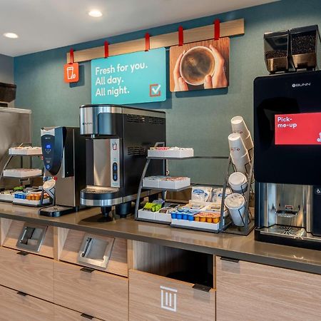Avid Hotels Milwaukee West - Waukesha By Ihg Pewaukee Eksteriør bilde