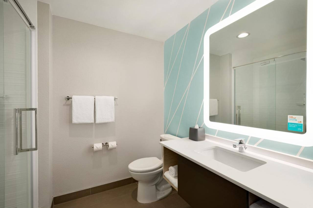 Avid Hotels Milwaukee West - Waukesha By Ihg Pewaukee Eksteriør bilde