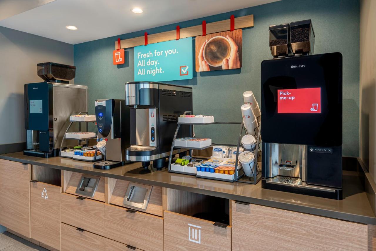 Avid Hotels Milwaukee West - Waukesha By Ihg Pewaukee Eksteriør bilde